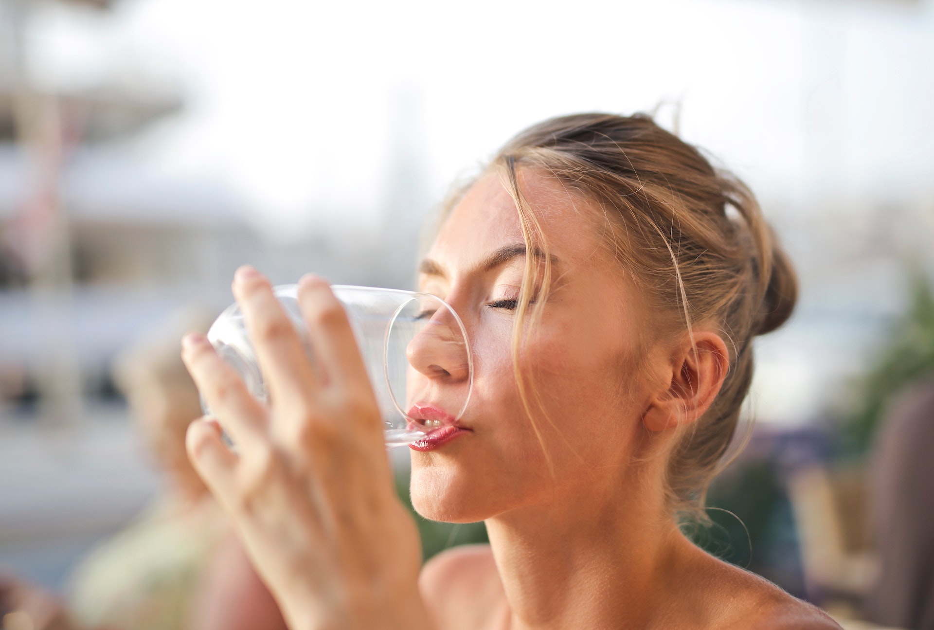 5 meglepő jel, ami arra utal, túl kevés vizet iszol